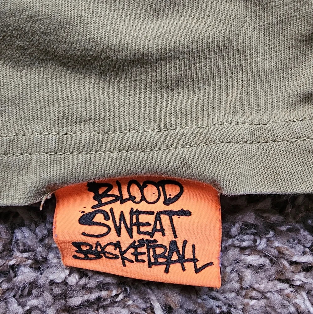 Nike army green Blood Sweat Basketball loose fit t-shirt‎ size S